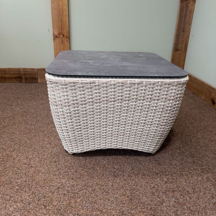 Bowness Outdoor Side Table in Natural | Vila - Image 4