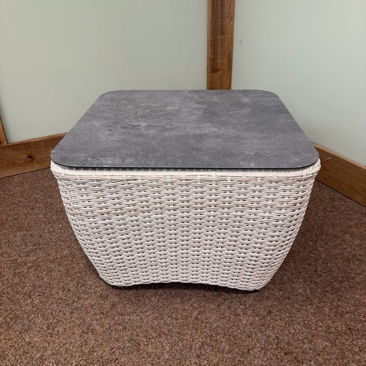 Bowness Outdoor Side Table in Natural | Vila - Image 6