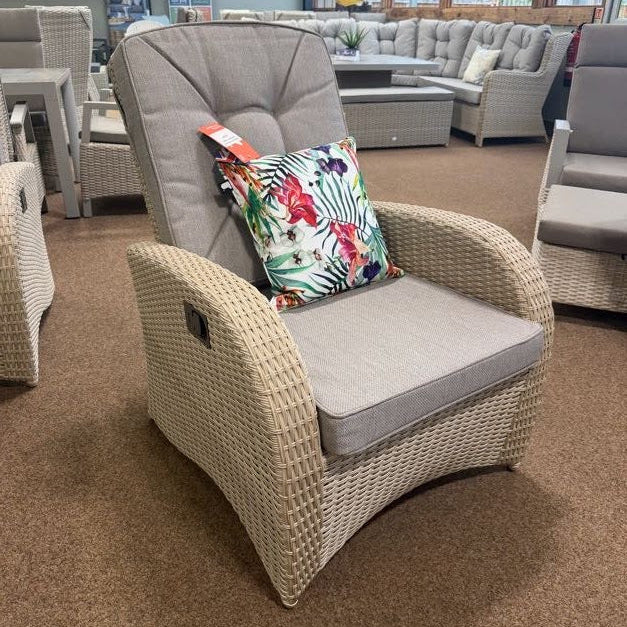 Bowness Reclining Outdoor Chair in Natural | Vila