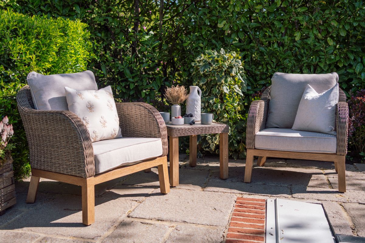 Coniston Bistro Set in Natural | Vila - Image 3