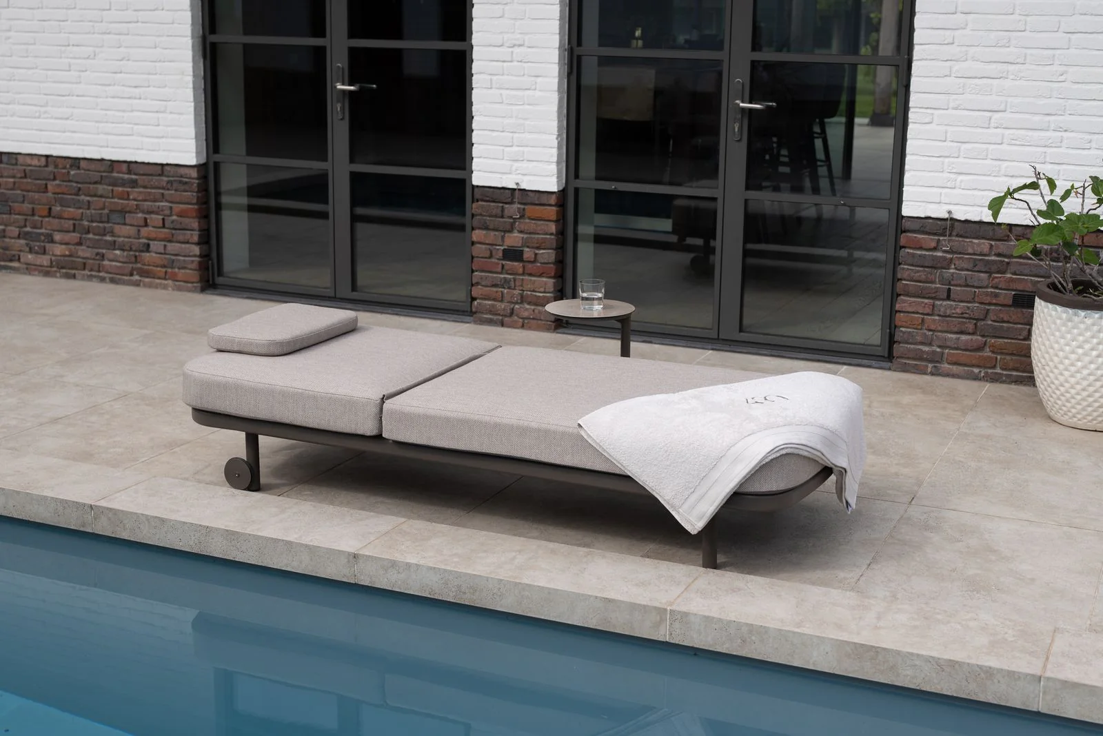 EX-DISPLAY Milano Sunbed in Terre | 4 Seasons Outdoor - Image 2