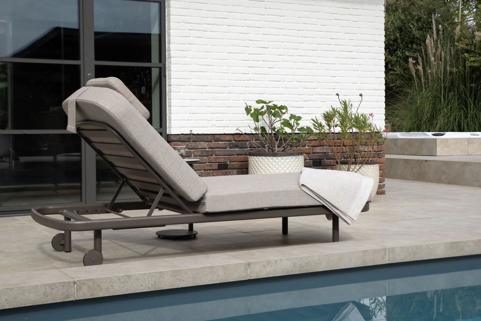 EX-DISPLAY Milano Sunbed in Terre | 4 Seasons Outdoor - Image 3