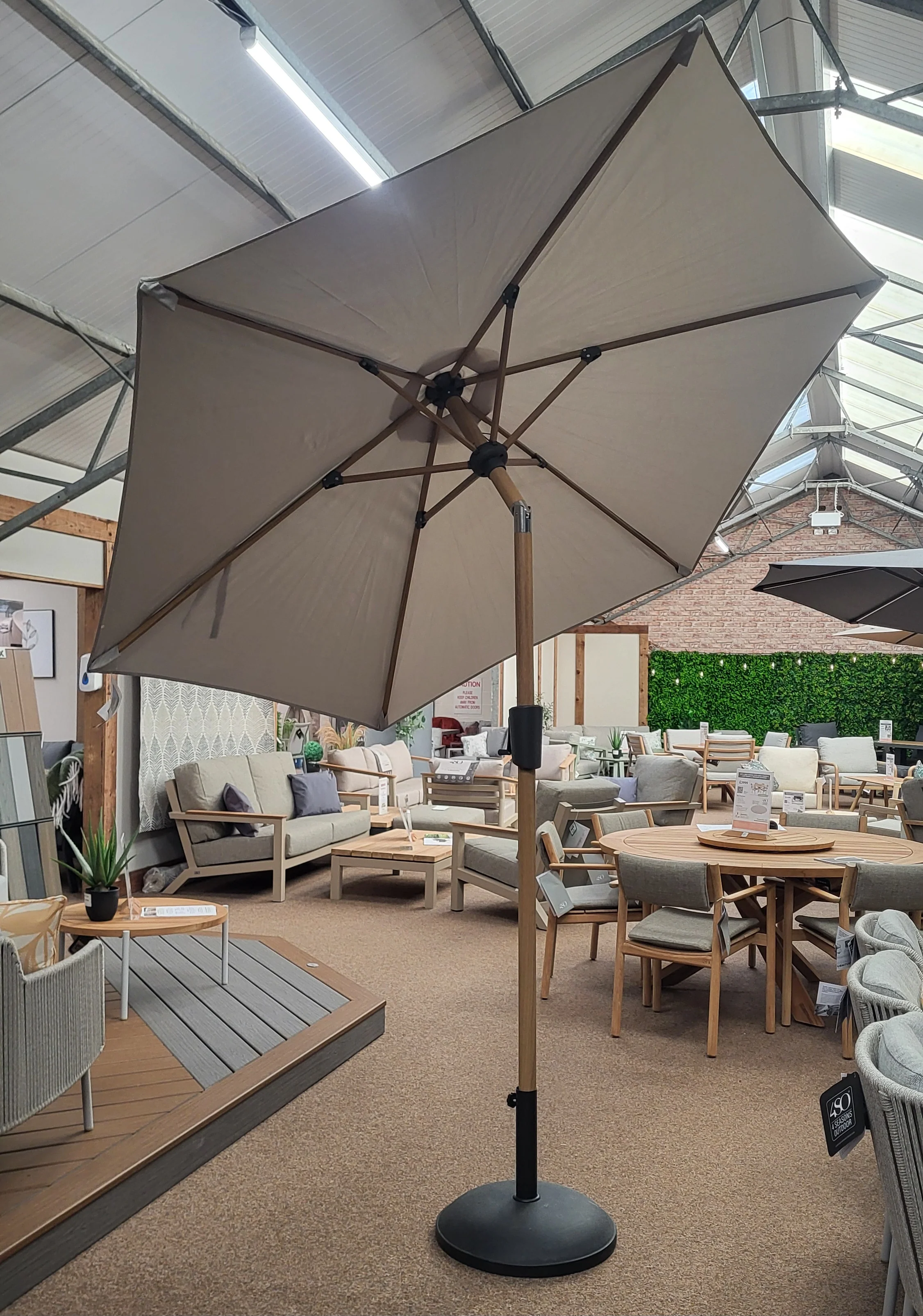 Luxe Parasol in Moon with Larch Folie Pole | Hartman