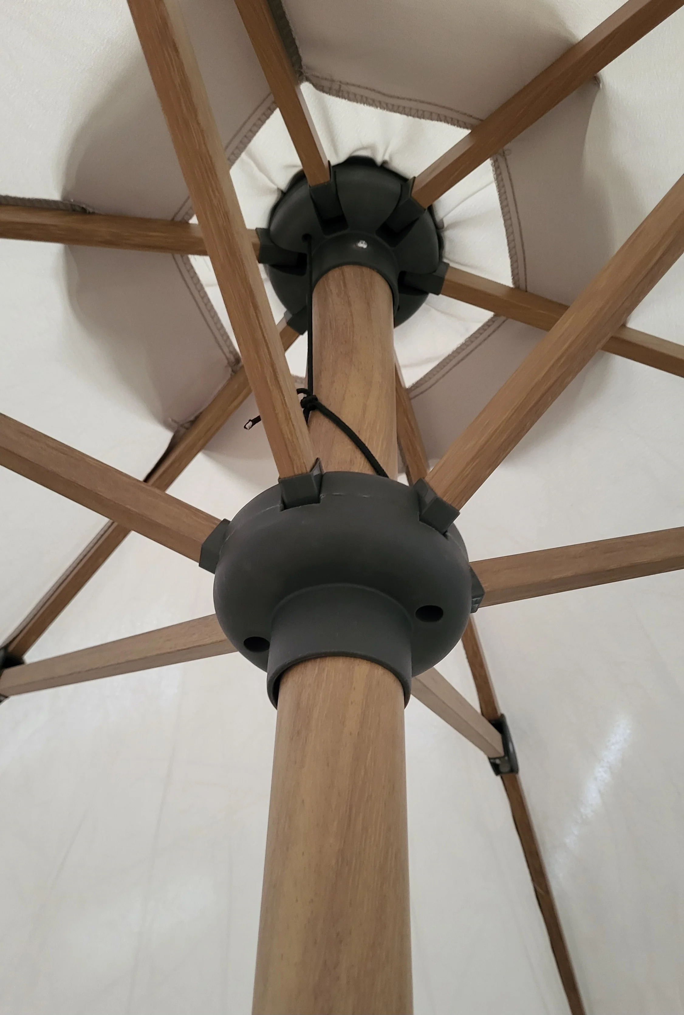Luxe Parasol in Moon with Larch Folie Pole | Hartman - Image 3