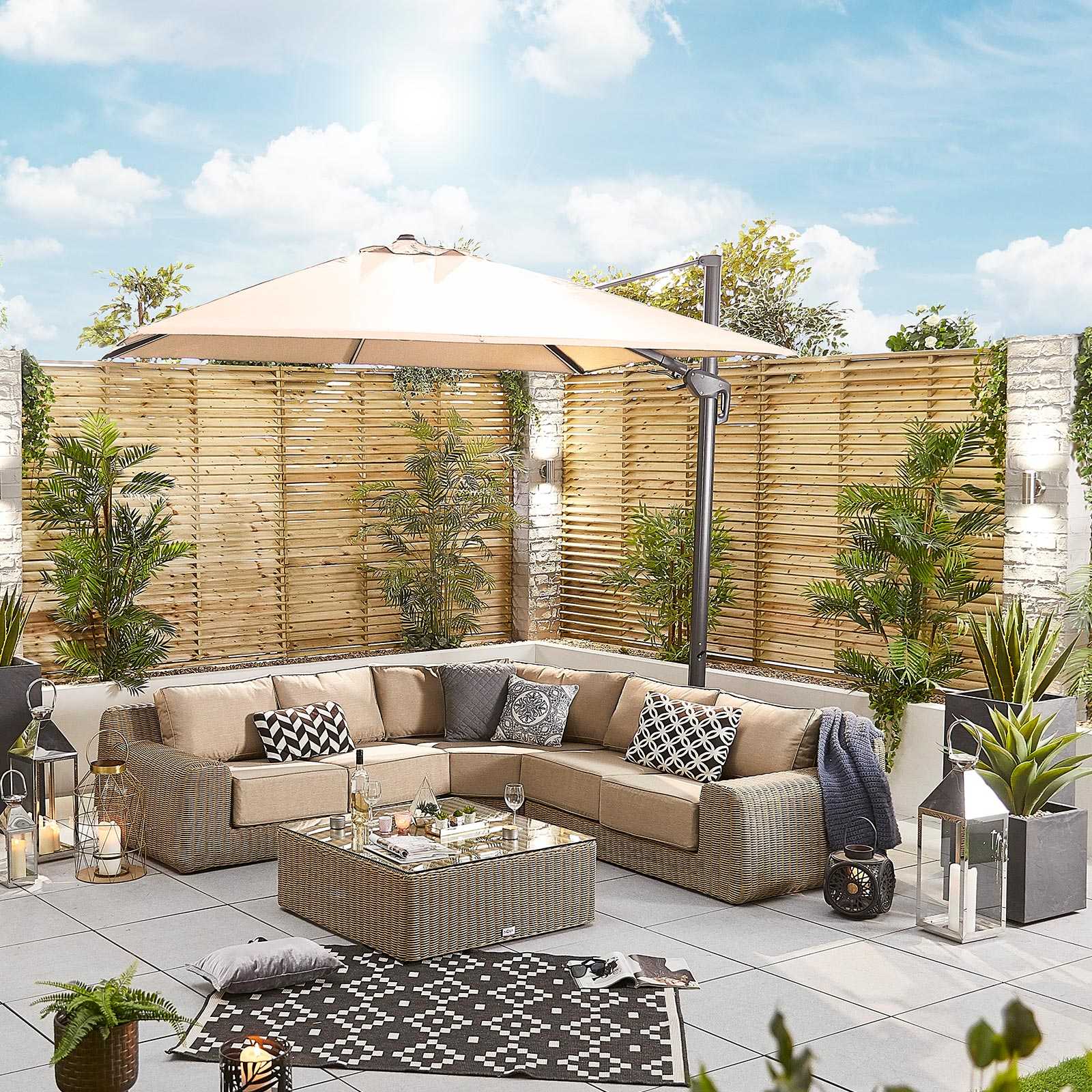 Nova | Galaxy 3m Square Cantilever Parasol with LED Lights in Beige - Image 4