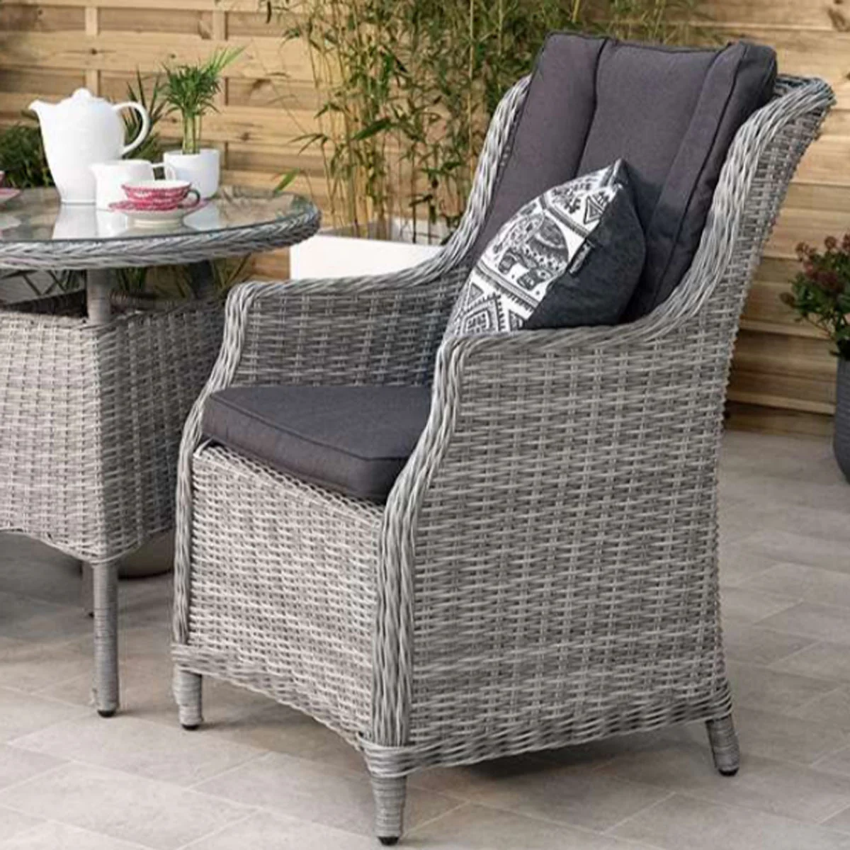 Outdoor 4 Seat Dining Set in Grey - Club by Harbo - Image 4