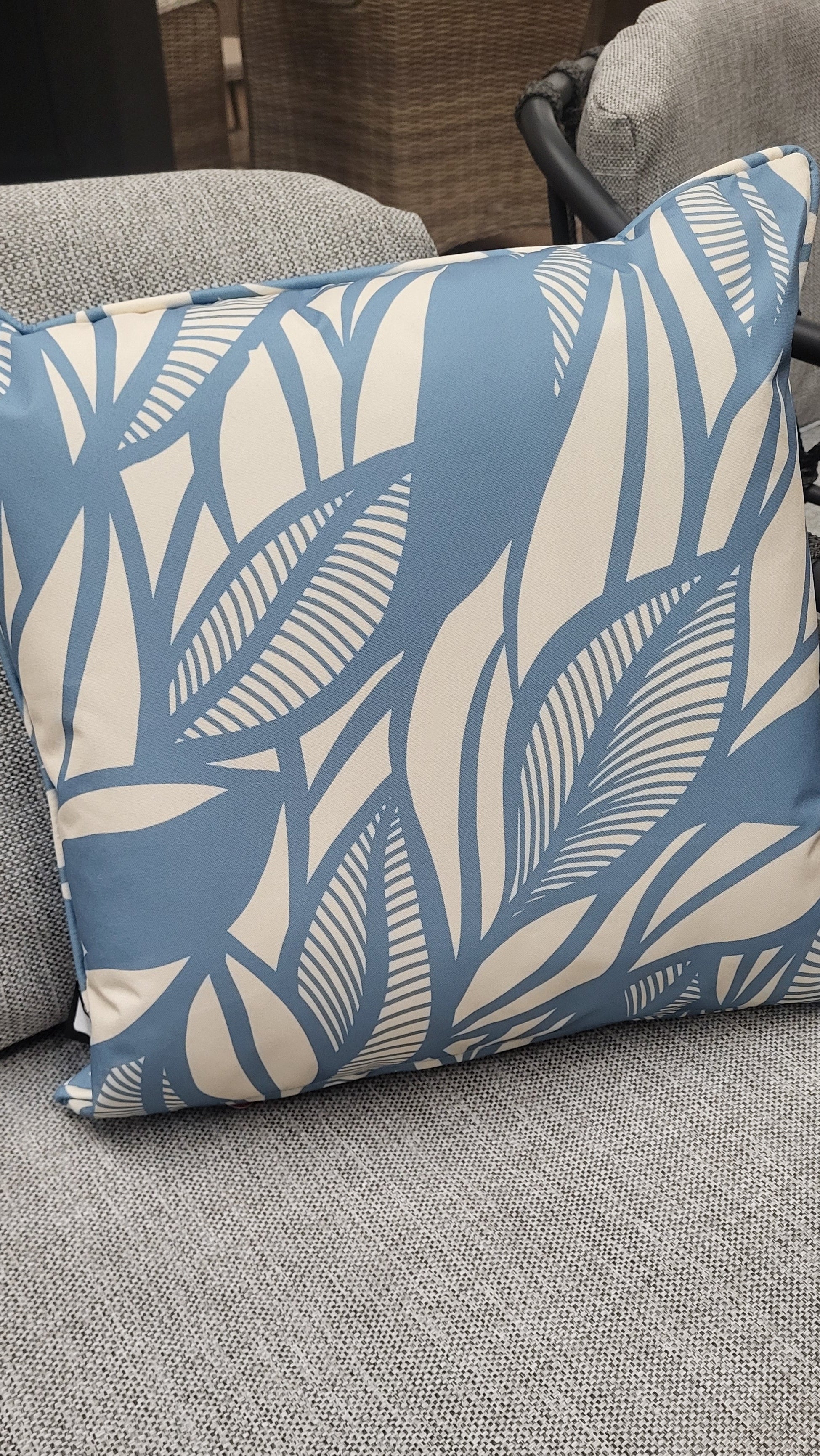 Outdoor B-Cushion Art Collection - Leaf Sea Blue