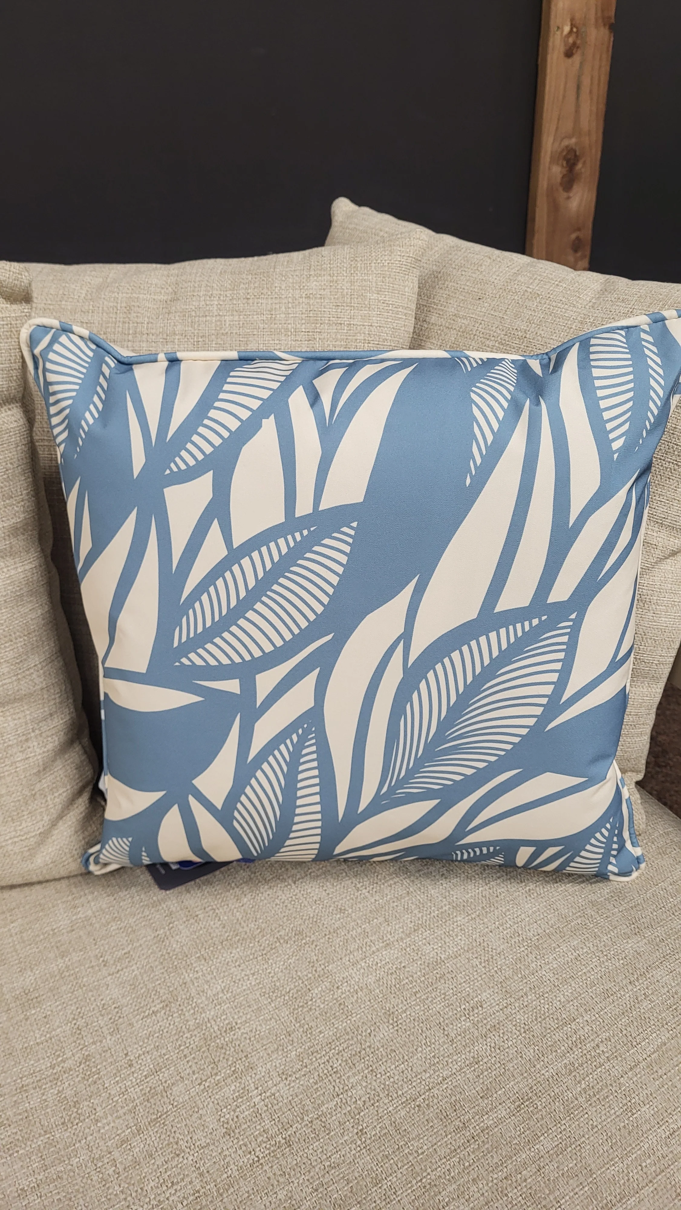 Outdoor B-Cushion Art Collection - Leaf Sea Blue - Image 2