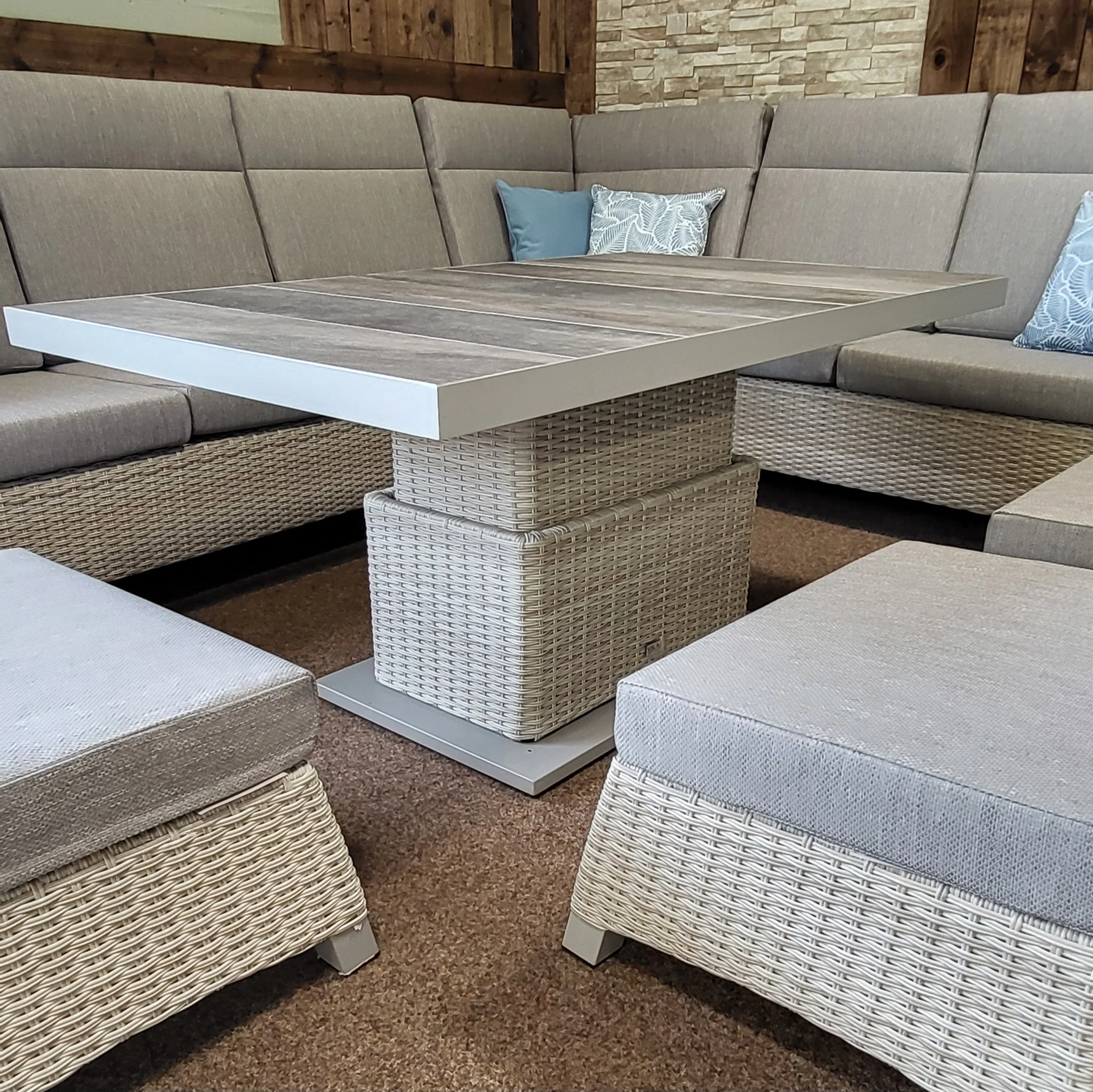 Outdoor Modular Corner with Bowness Adjustable Table in Natural | Kendal By Vila - Image 2