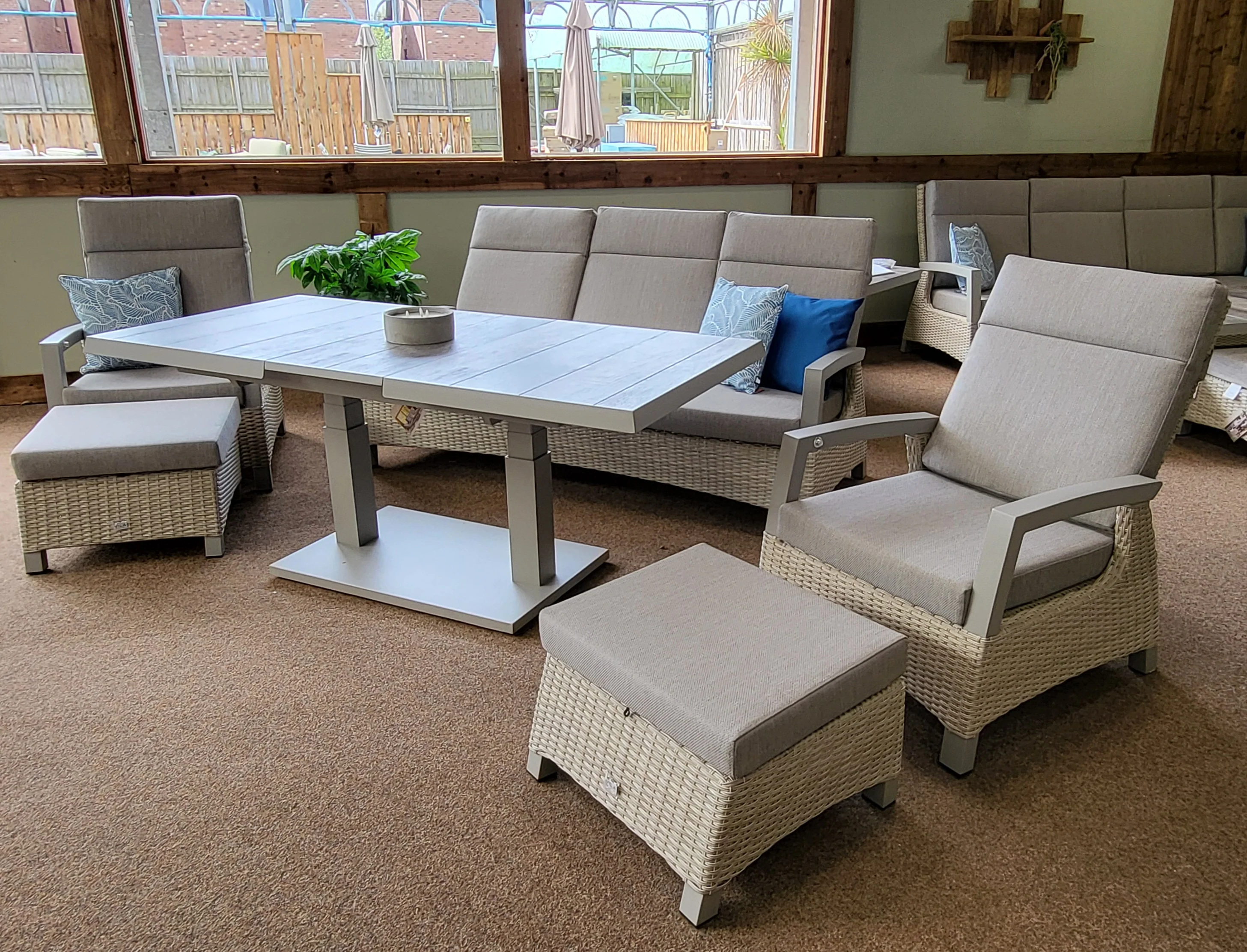 Outdoor Reclining Lounge Set with adjustable/extending table in Natural - Kendal by Vila