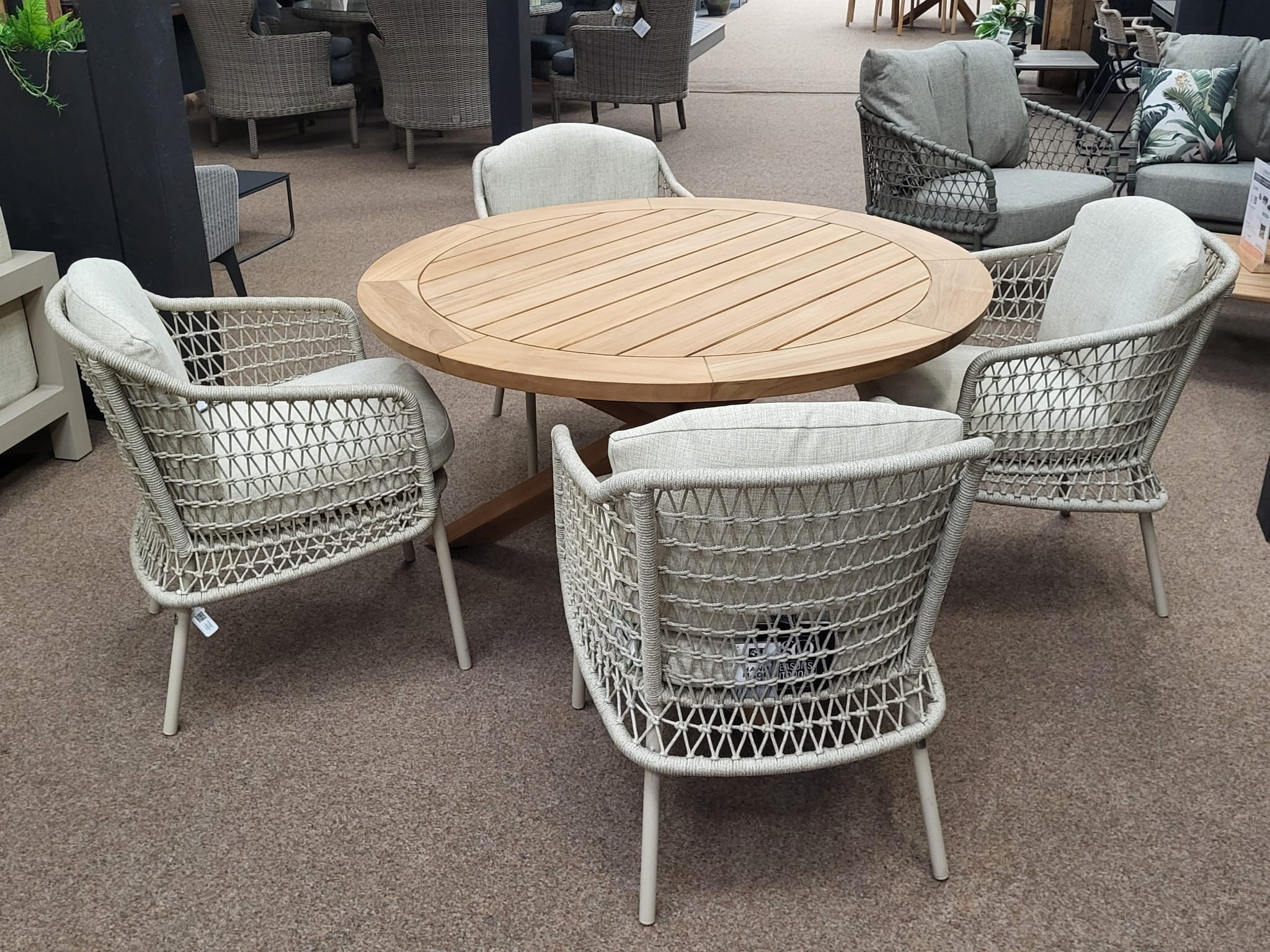 Puccini 4 Seat Outdoor Dining Set with Prado 130 Table | 4 Seasons Outdoor - Image 3