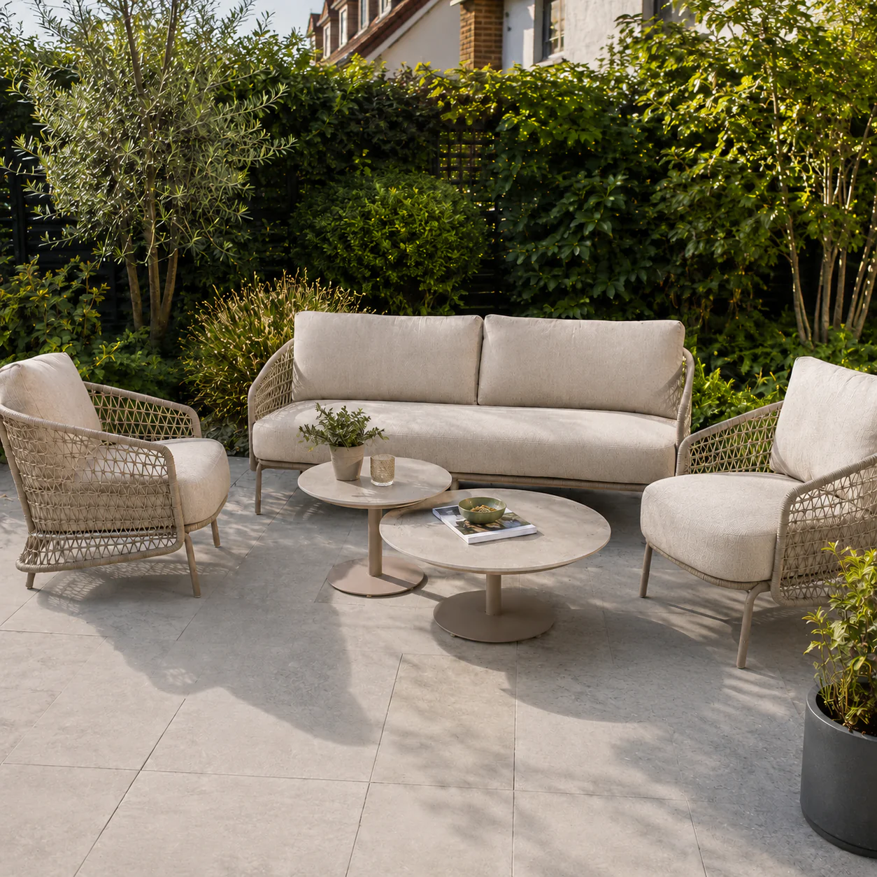 Puccini Outdoor Lounge Set with 2 Boaz Tables | 4 Seasons Outdoor