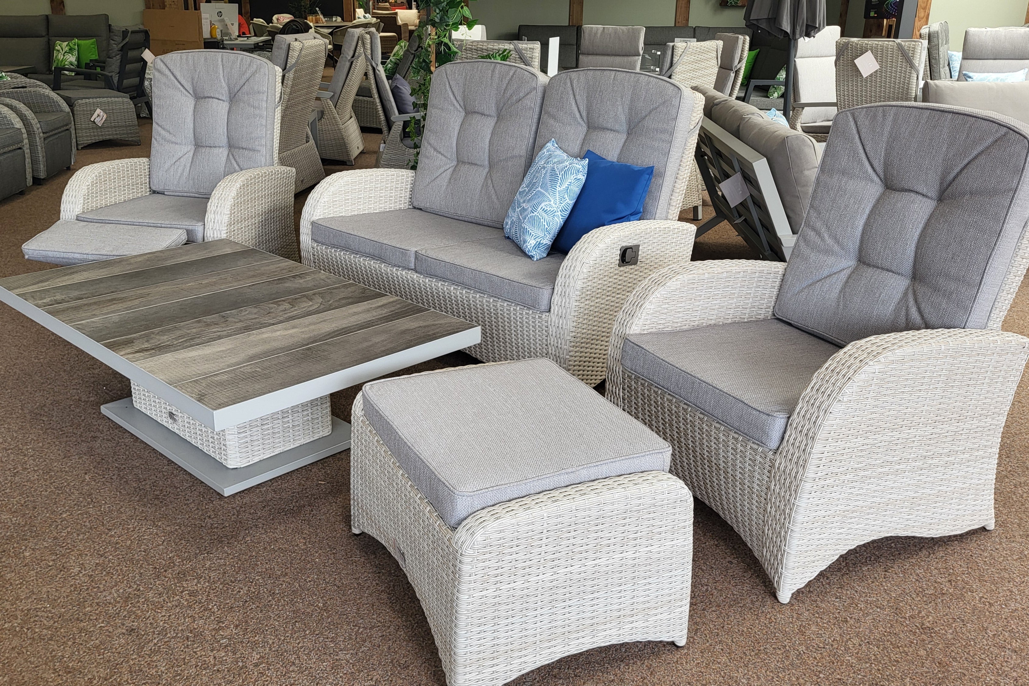Rocking & Reclining Lounge Set with Adjustable Table in Natural | Bowness By Vila - Image 5
