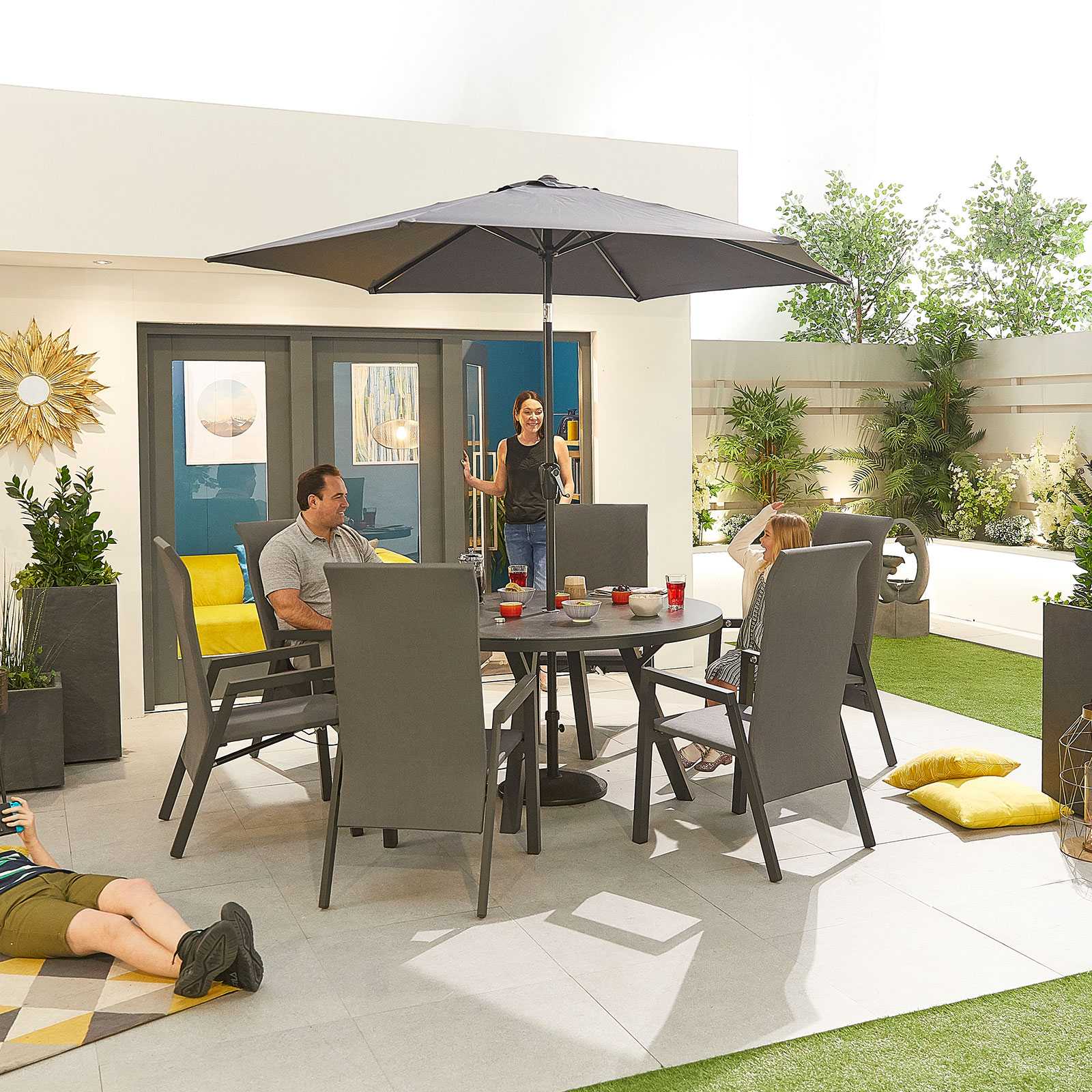 Venice 6 Seat Round Outdoor Dining Set by Nova - Image 6